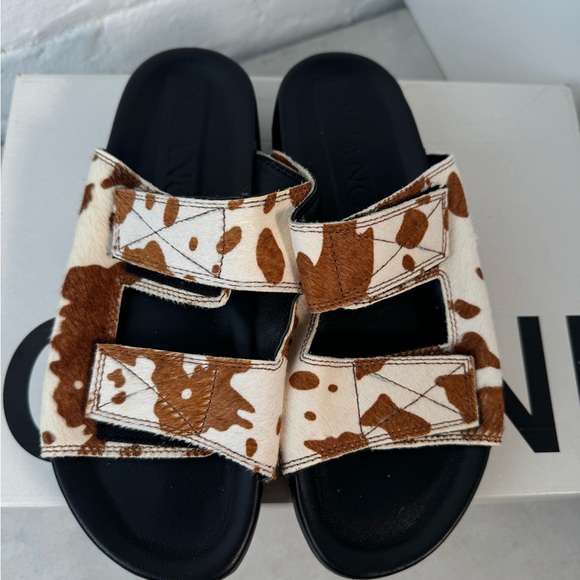 Nuance Cowhide Print Slides - Picture 11 of 15